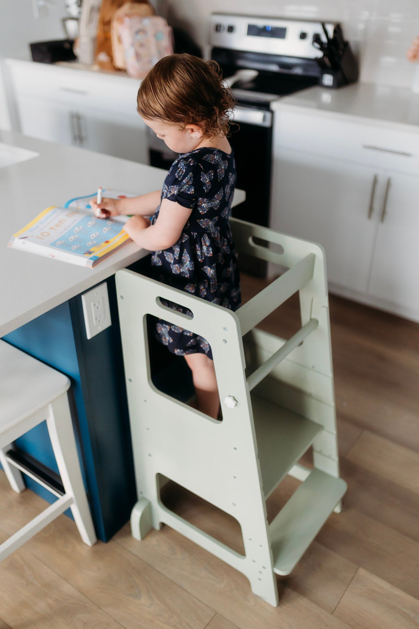 Height Adjustable Learning Tower (With Chalkboard)